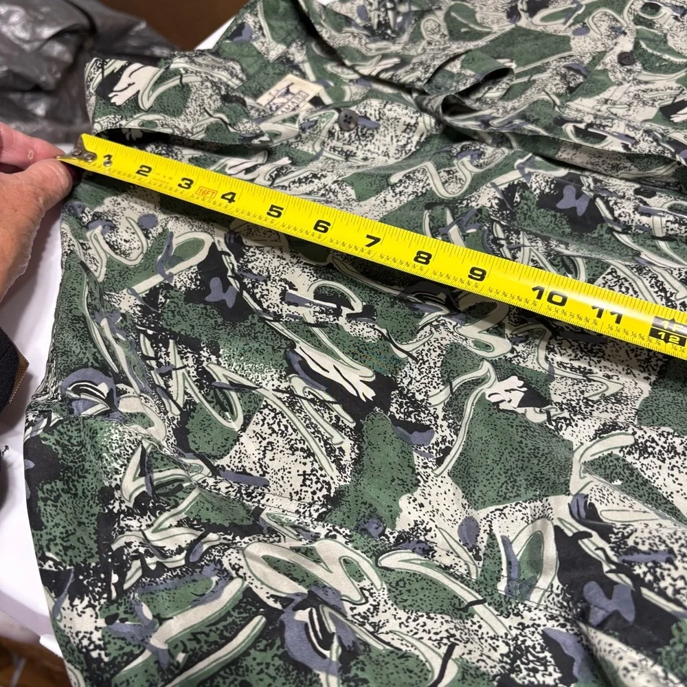 Chiamare 100% silk shirt in a green and white abstract pattern. - Picture 6 of 14